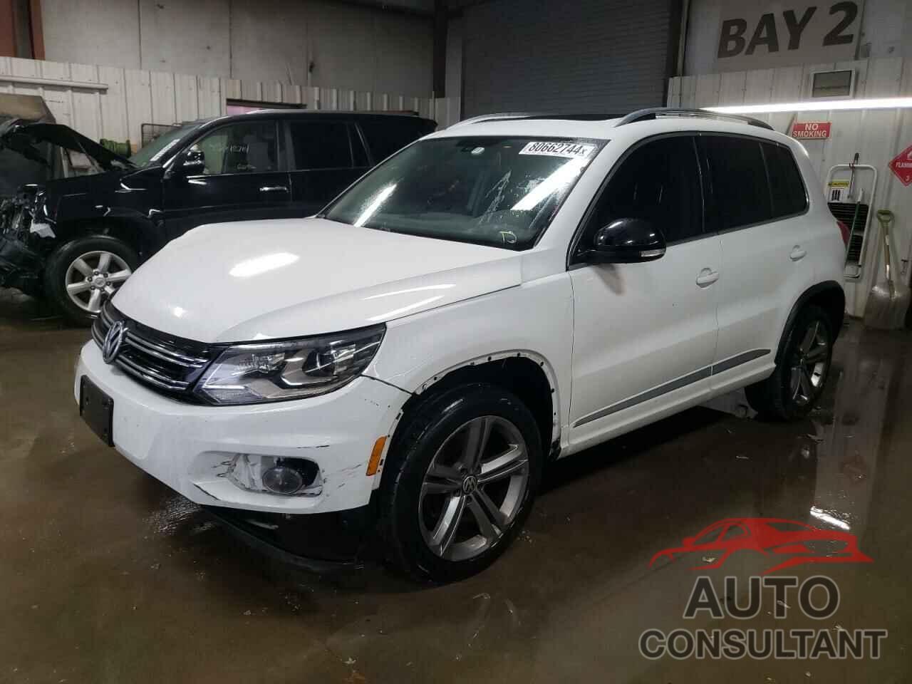 VOLKSWAGEN TIGUAN 2017 - WVGTV7AX4HK011923