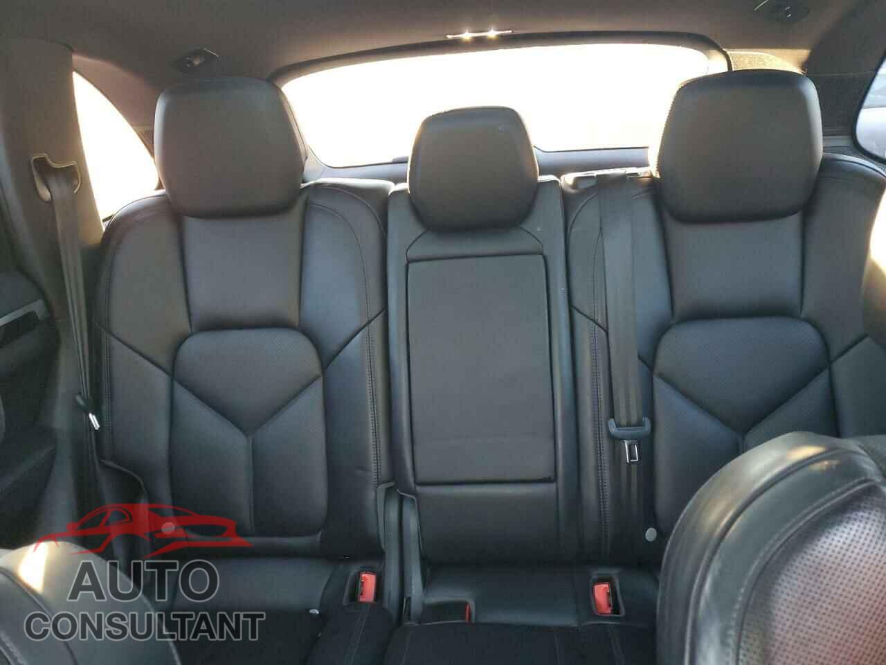PORSCHE CAYENNE 2017 - WP1AB2A25HLA50282