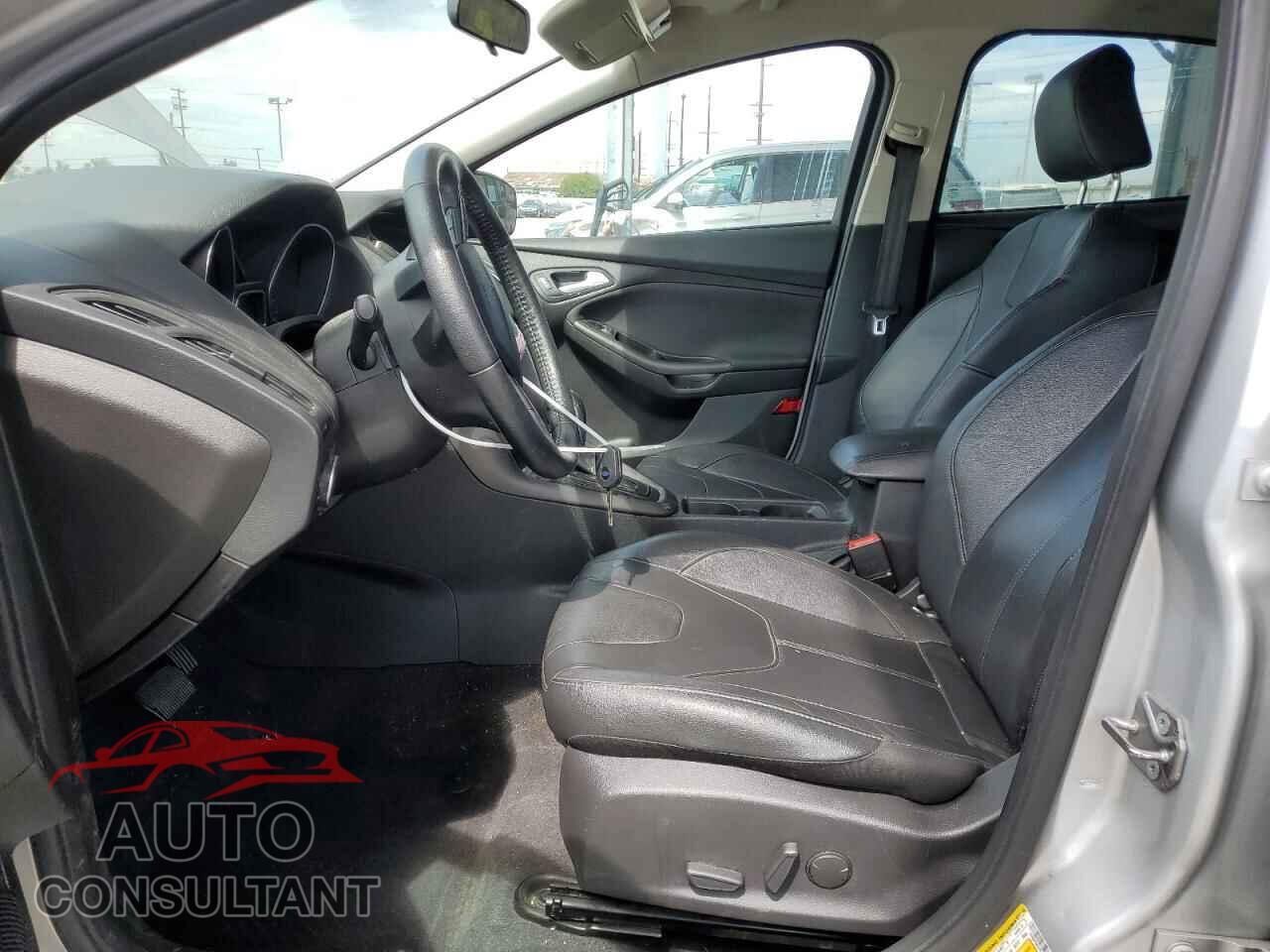 FORD FOCUS 2015 - 1FADP3K27FL300337