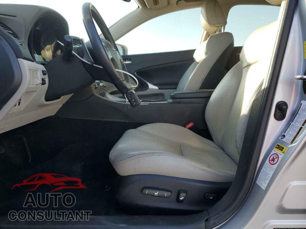 LEXUS IS 2011 - JTHCF5C20B5047071