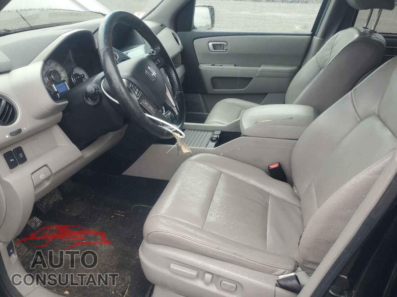 HONDA PILOT 2011 - 5FNYF4H93BB026155
