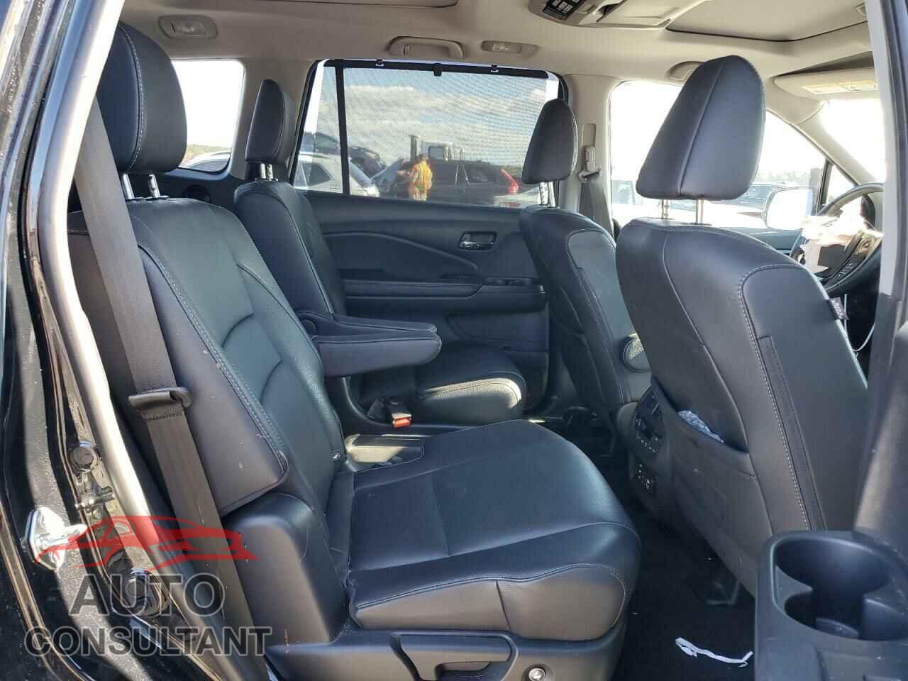HONDA PILOT 2017 - 5FNYF6H05HB088792