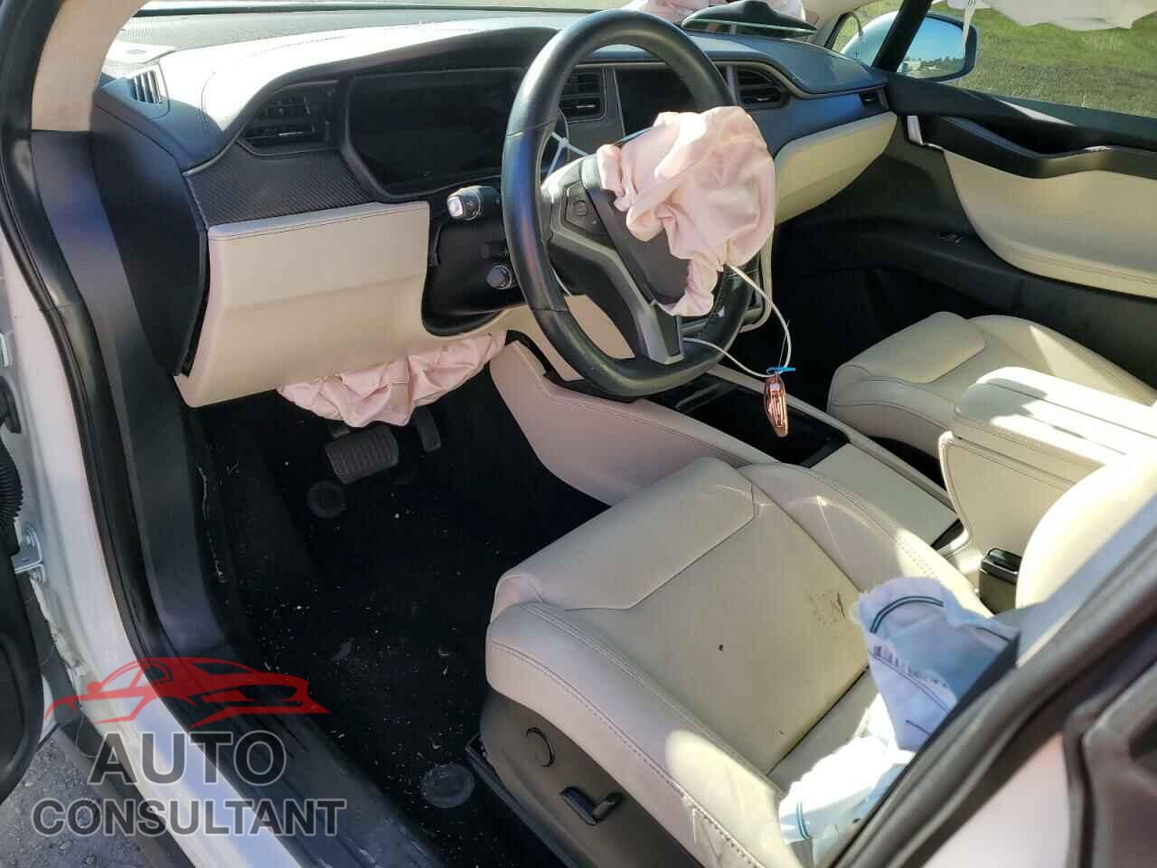 TESLA MODEL X 2018 - 5YJXCAE27JF124663