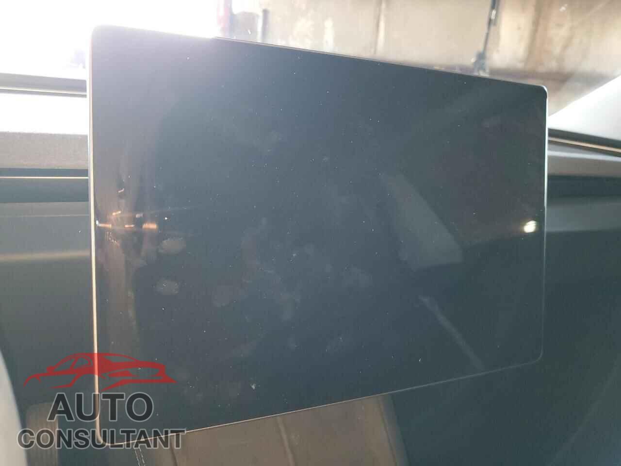 TESLA MODEL 3 2024 - 5YJ3E1EA9RF735645