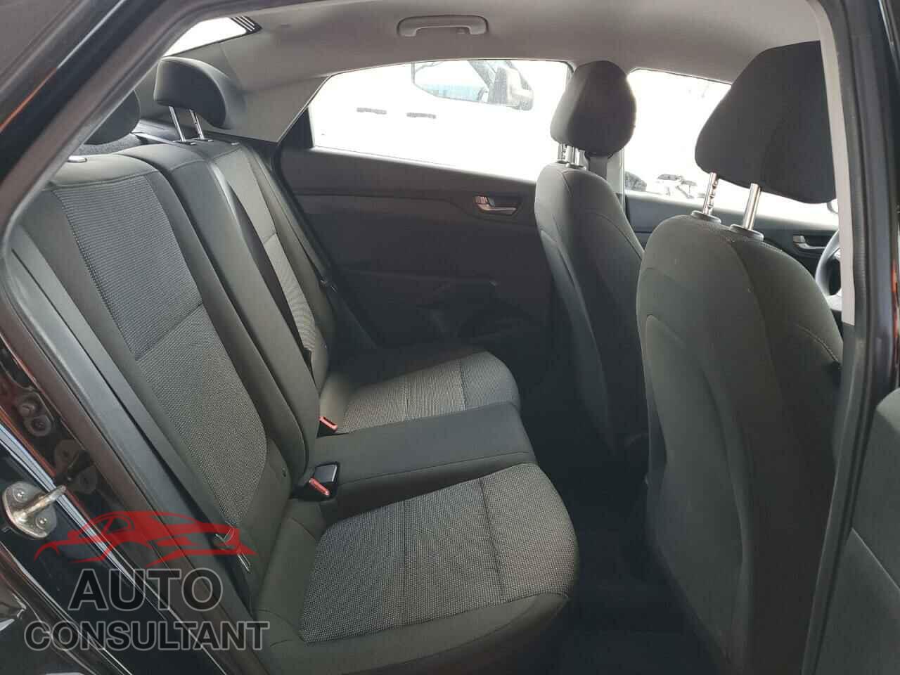 HYUNDAI ACCENT 2018 - 3KPC24A35JE031812