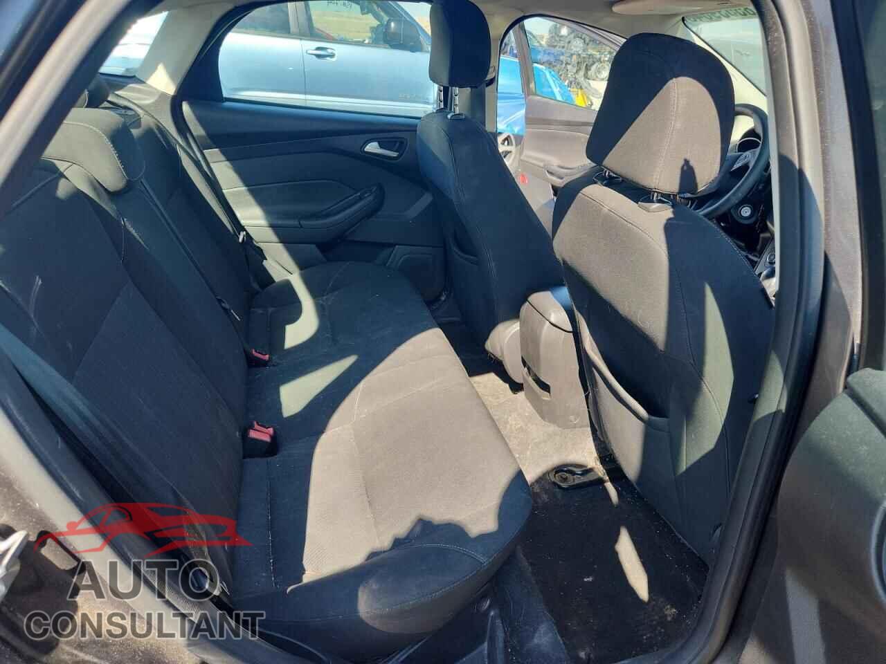 FORD FOCUS 2015 - 1FADP3F27FL307976