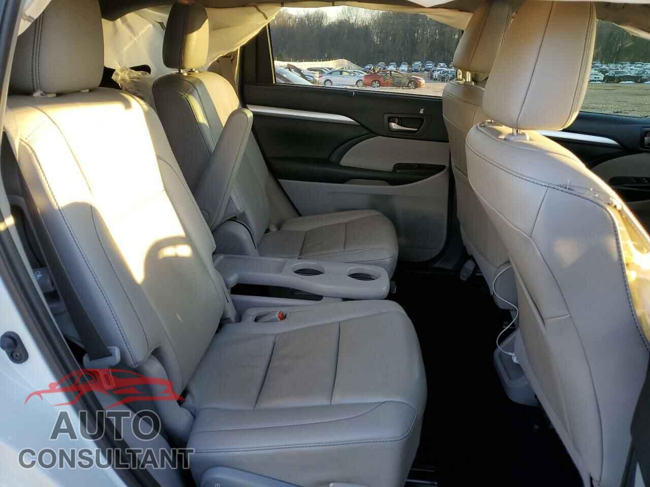 TOYOTA HIGHLANDER 2019 - 5TDKZRFH8KS573003