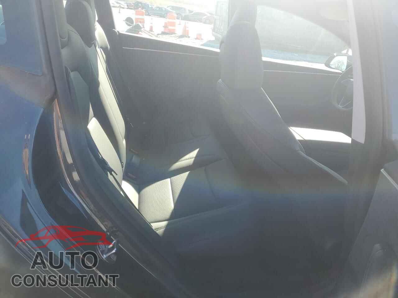 TESLA MODEL 3 2024 - 5YJ3E1EB9RF798544
