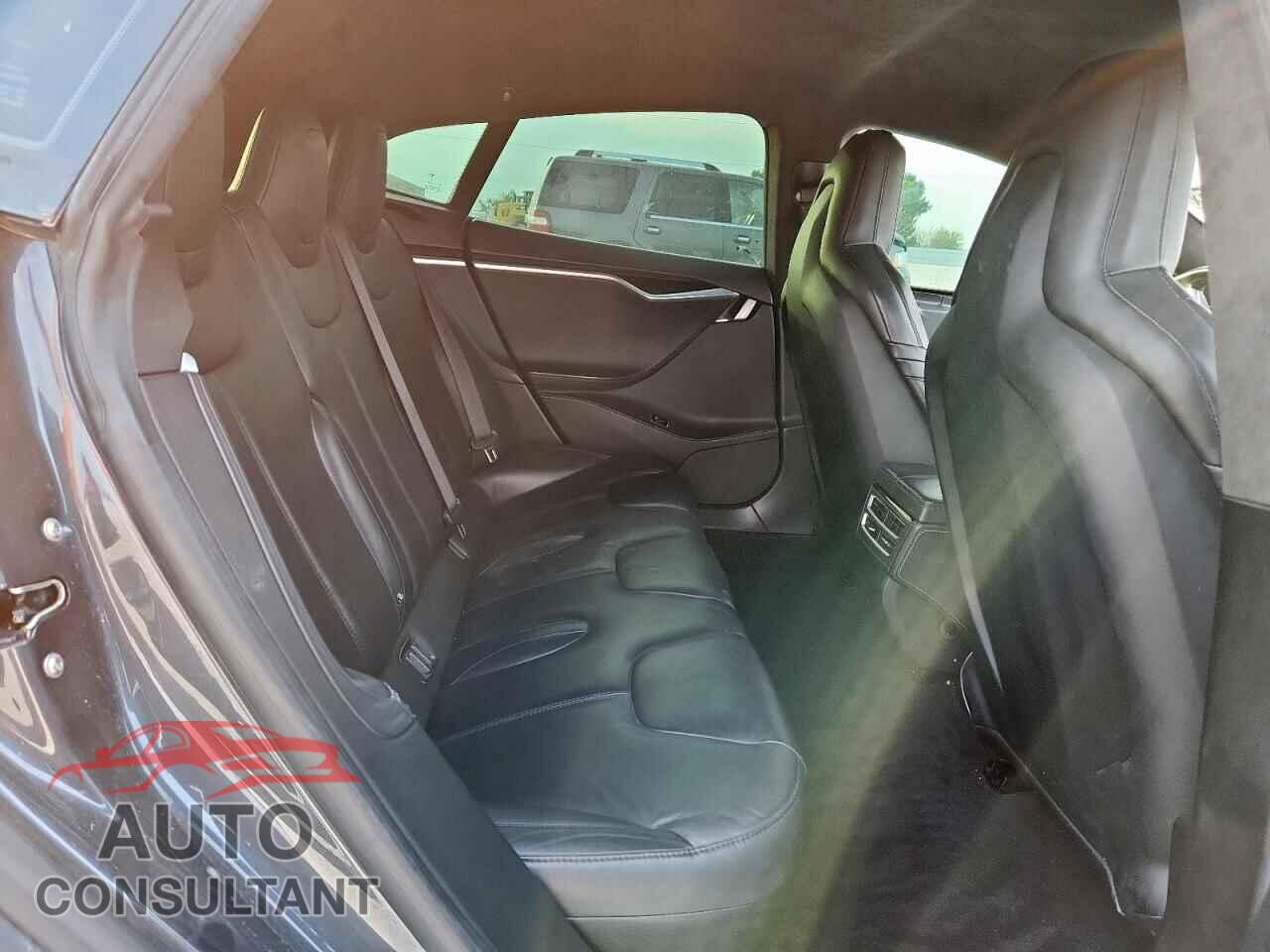 TESLA MODEL S 2015 - 5YJSA1E20FF120283