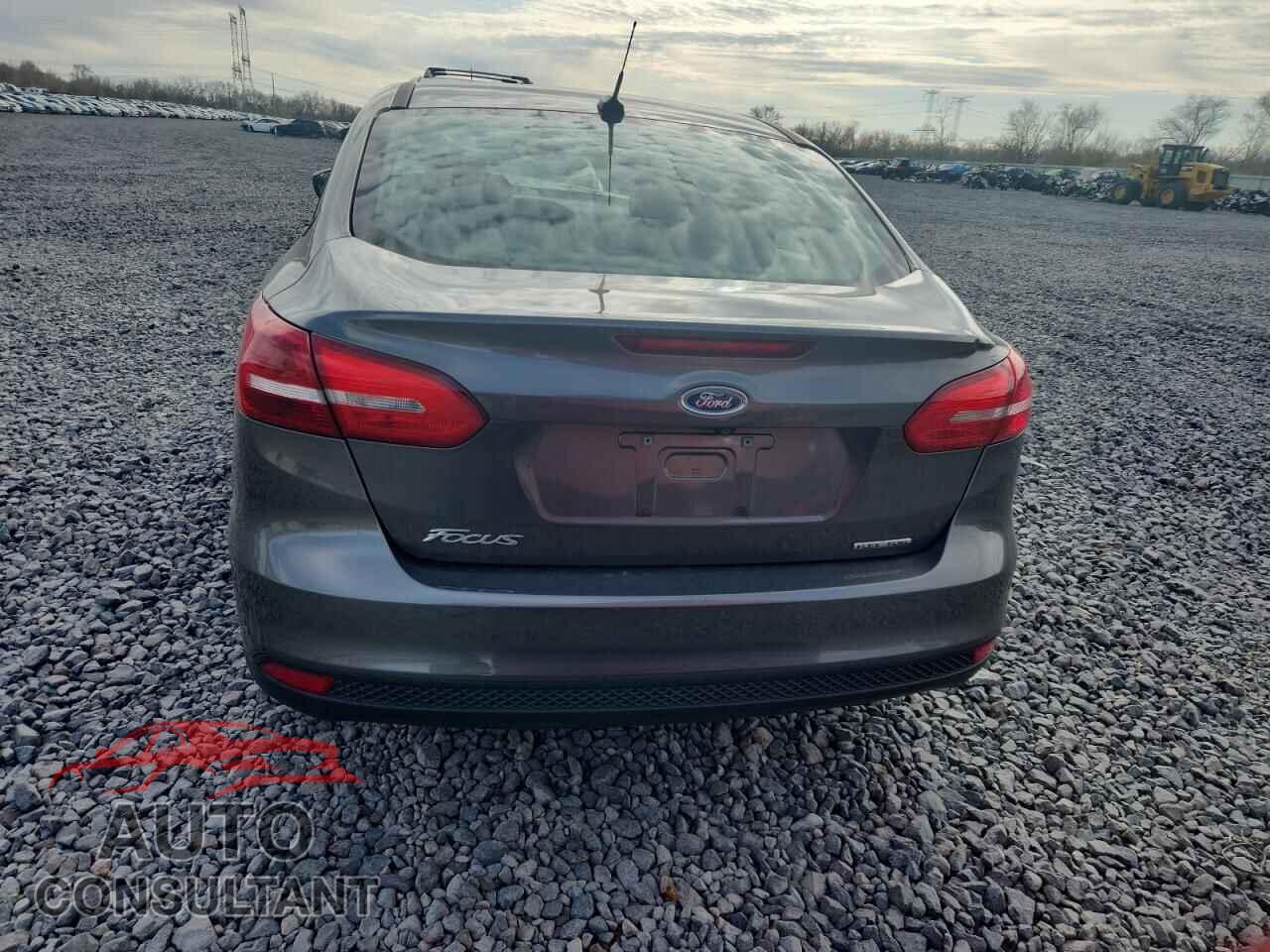 FORD FOCUS 2015 - 1FADP3E26FL299967