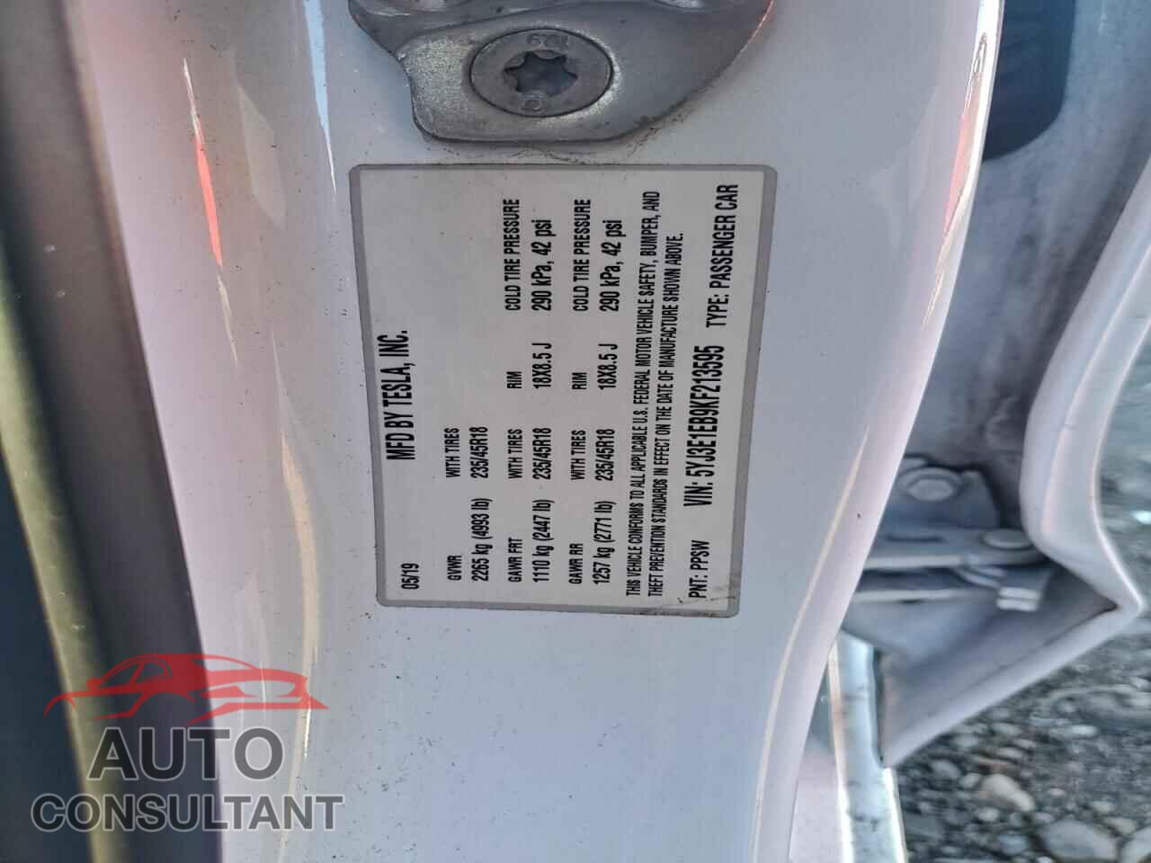 TESLA MODEL 3 2019 - 5YJ3E1EB9KF213595