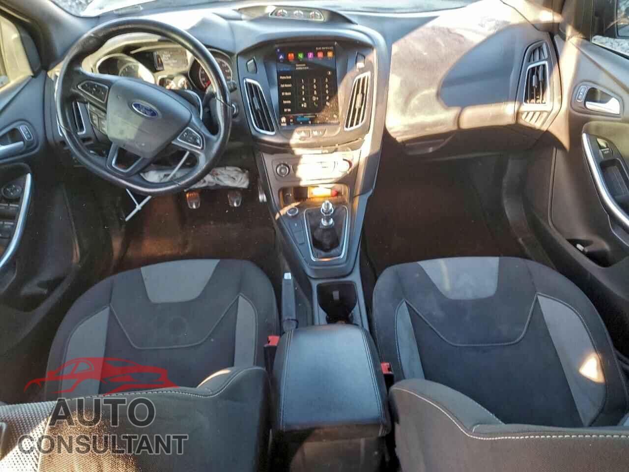 FORD FOCUS 2017 - 1FADP3L96HL307844