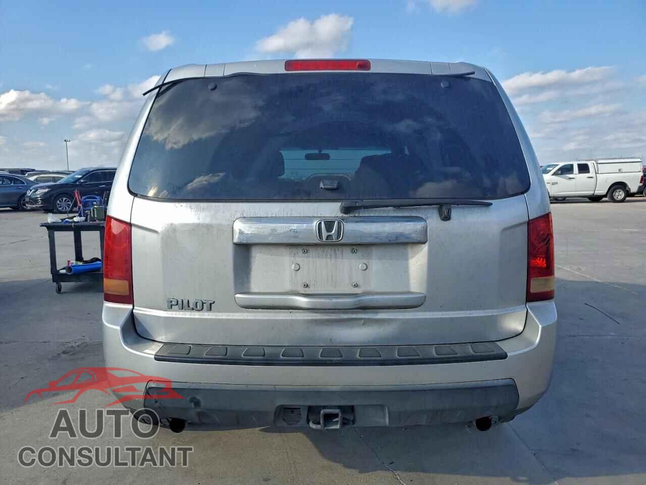 HONDA PILOT 2011 - 5FNYF3H24BB053152