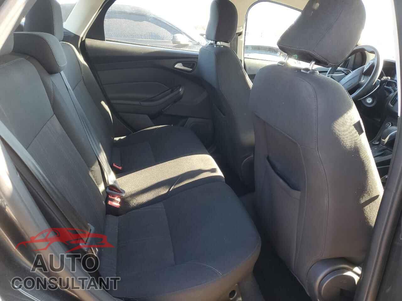 FORD FOCUS 2017 - 1FADP3K26HL213385