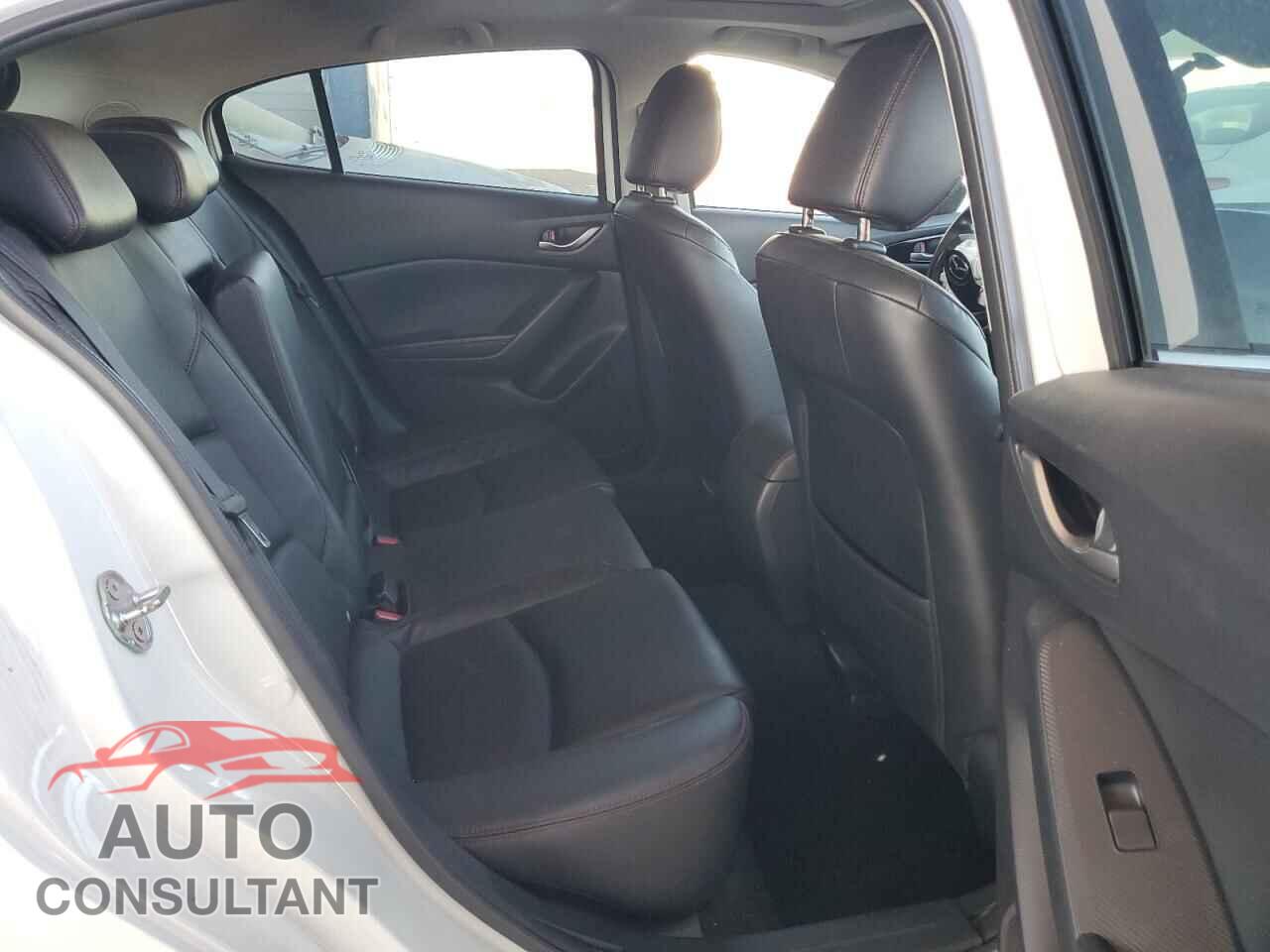 MAZDA 3 2015 - JM1BM1M76F1243597