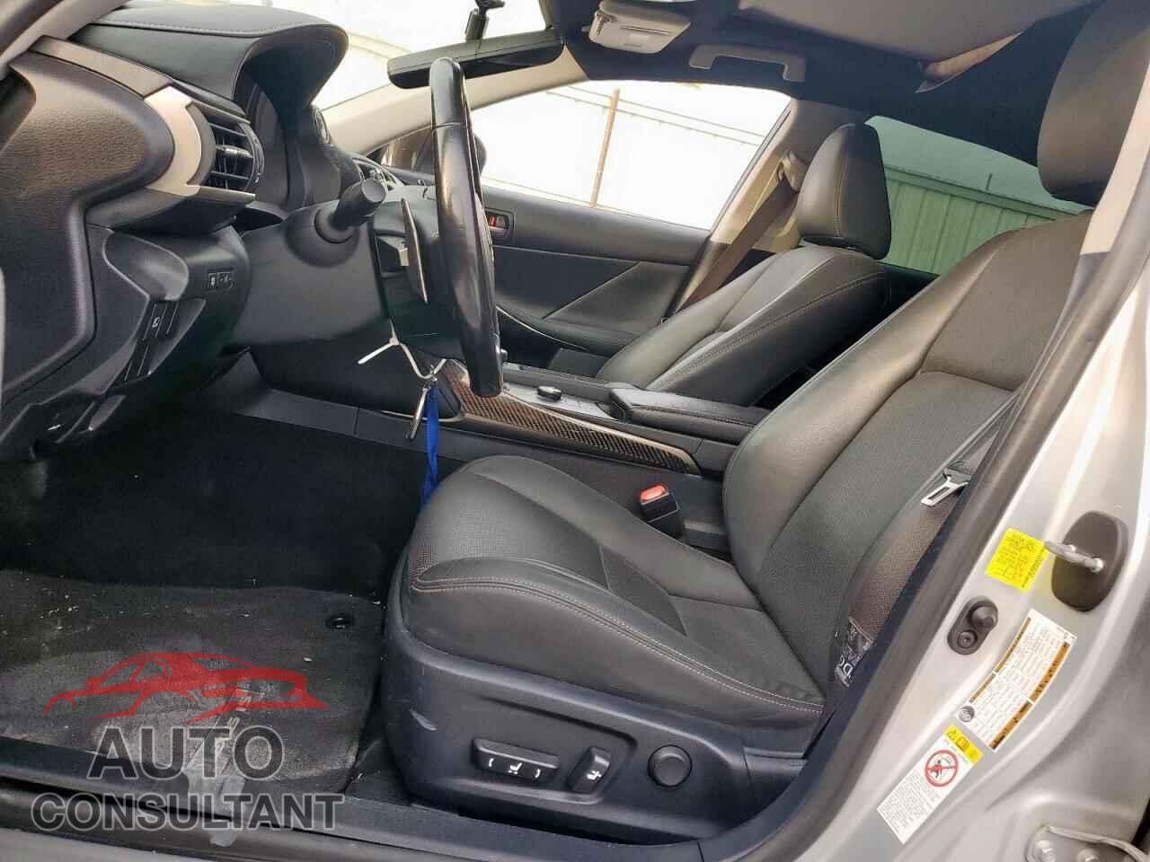 LEXUS IS 2017 - JTHBA1D21H5057652