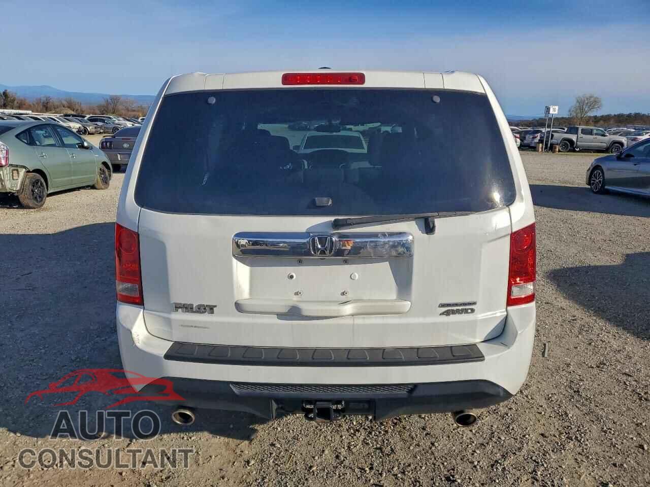 HONDA PILOT 2015 - 5FNYF4H3XFB018488