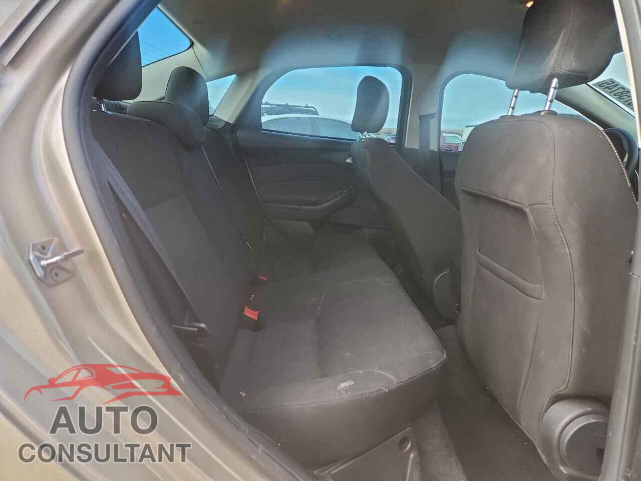 FORD FOCUS 2017 - 1FADP3F22HL315714