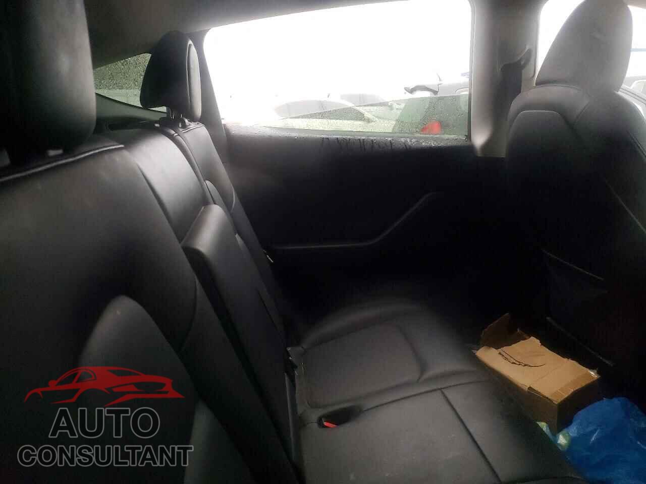TESLA MODEL Y 2023 - LRWYGDFD0PC929997