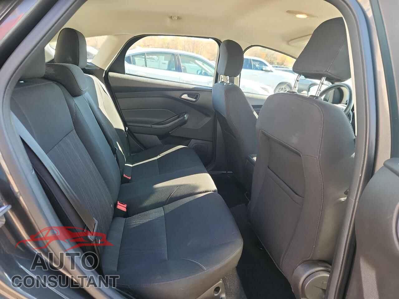 FORD FOCUS 2017 - 1FADP3K24HL210842