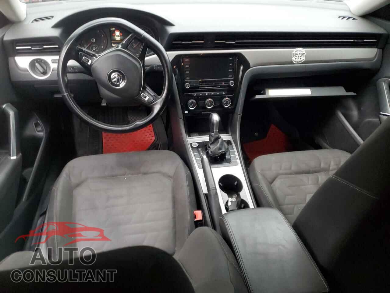 VOLKSWAGEN PASSAT 2020 - 1VWAA7A30LC021966