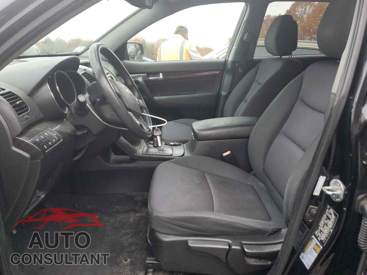 KIA SORENTO 2011 - 5XYKTCA18BG059237