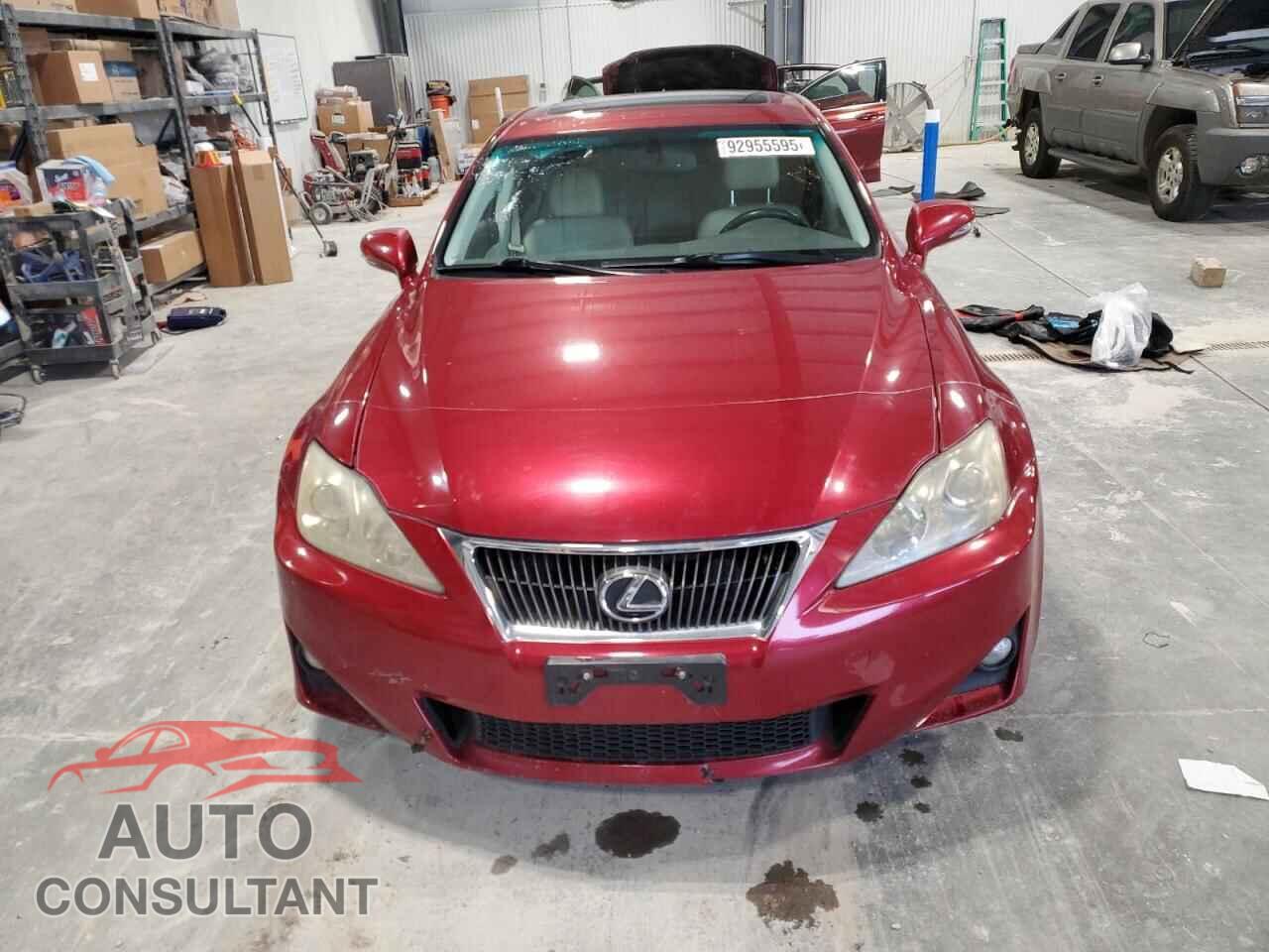 LEXUS IS 2011 - JTHCF5C24B5046389