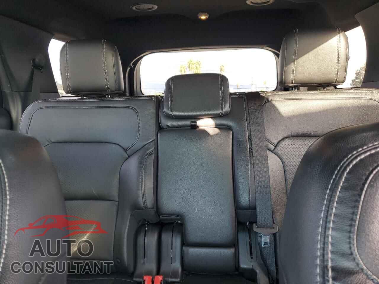 FORD EXPLORER 2018 - 1FM5K7F85JGB11038
