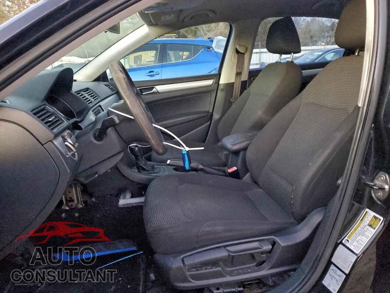 VOLKSWAGEN PASSAT 2017 - 1VWAT7A30HC042060