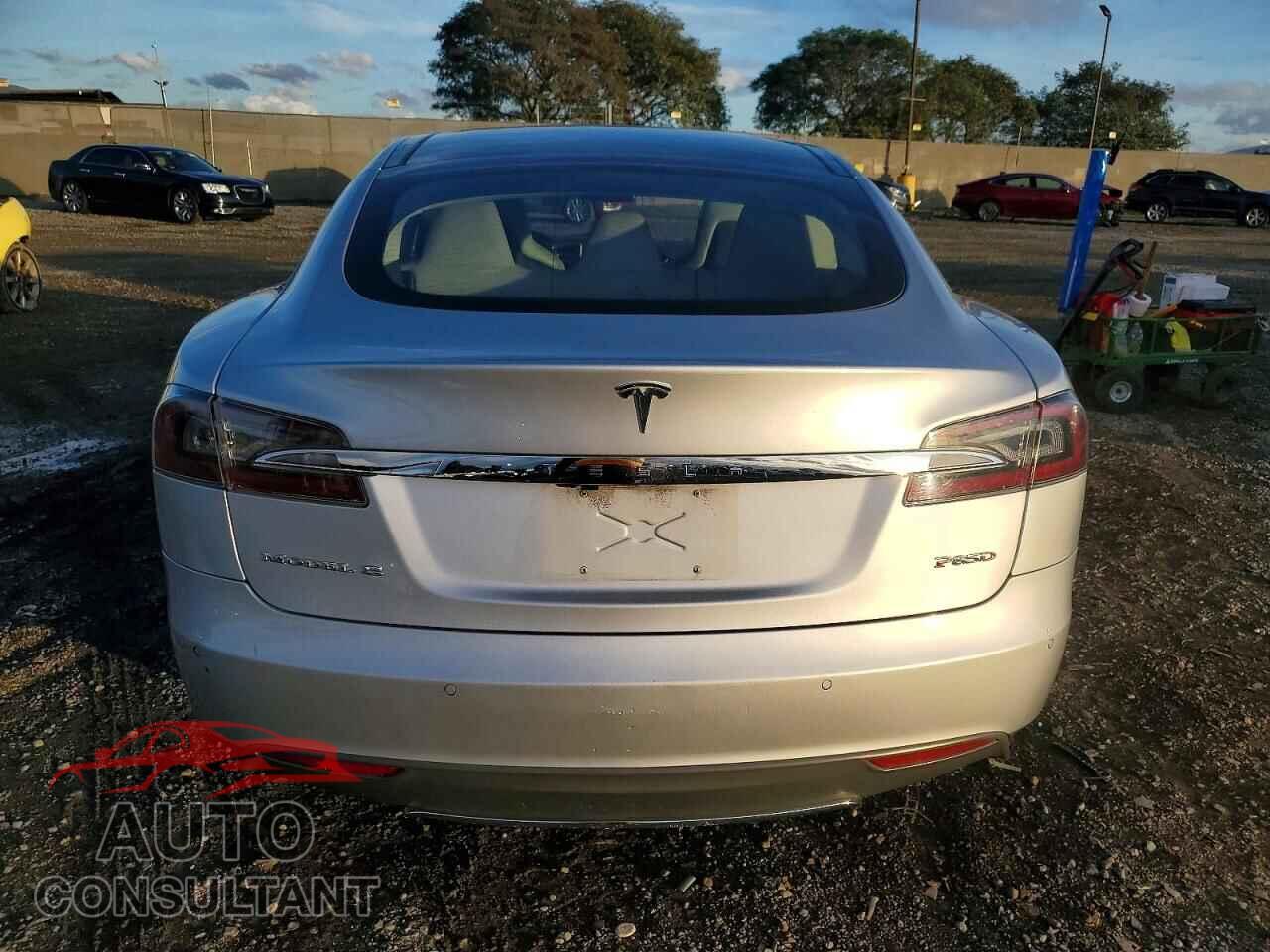 TESLA MODEL S 2015 - 5YJSA1H2XFFP75269