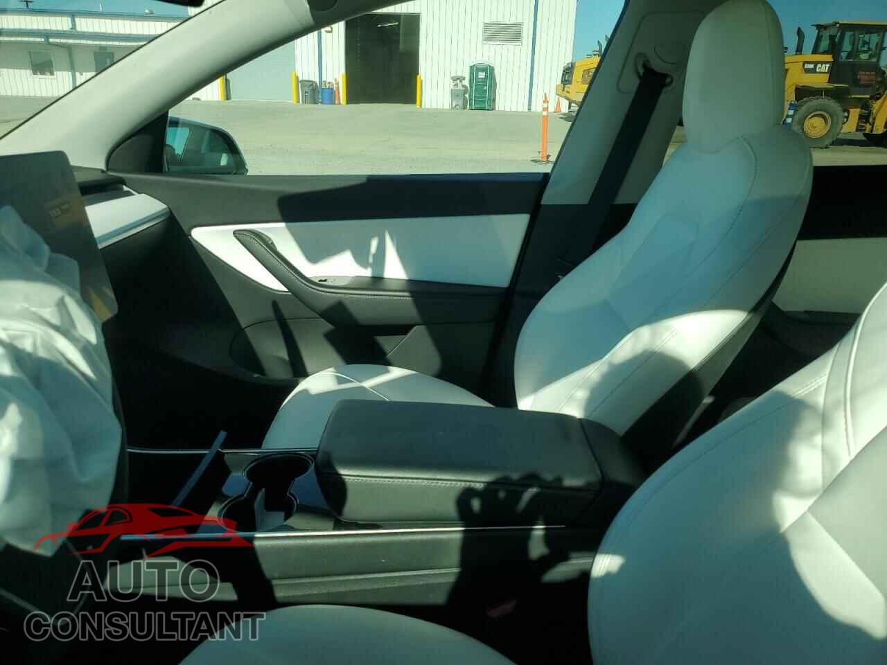 TESLA MODEL Y 2021 - 5YJYGDED4MF115192