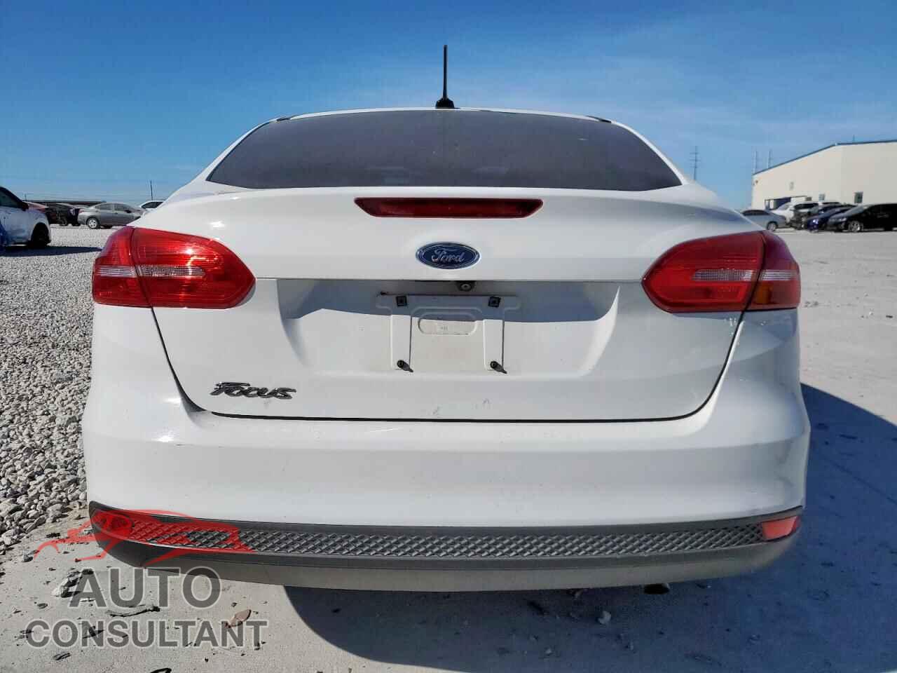 FORD FOCUS 2017 - 1FADP3E26HL276627