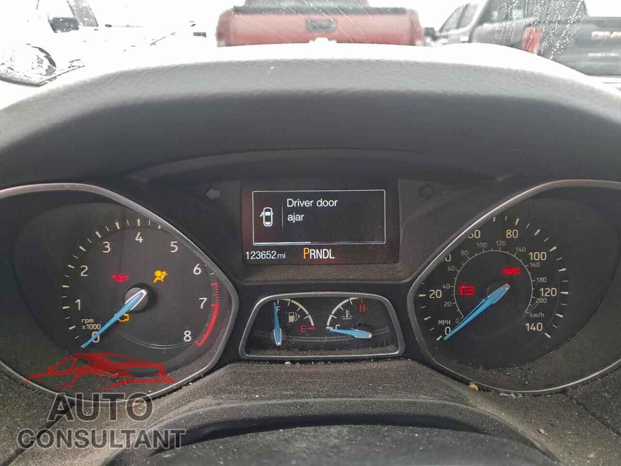 FORD FOCUS 2015 - 1FADP3F29FL205840