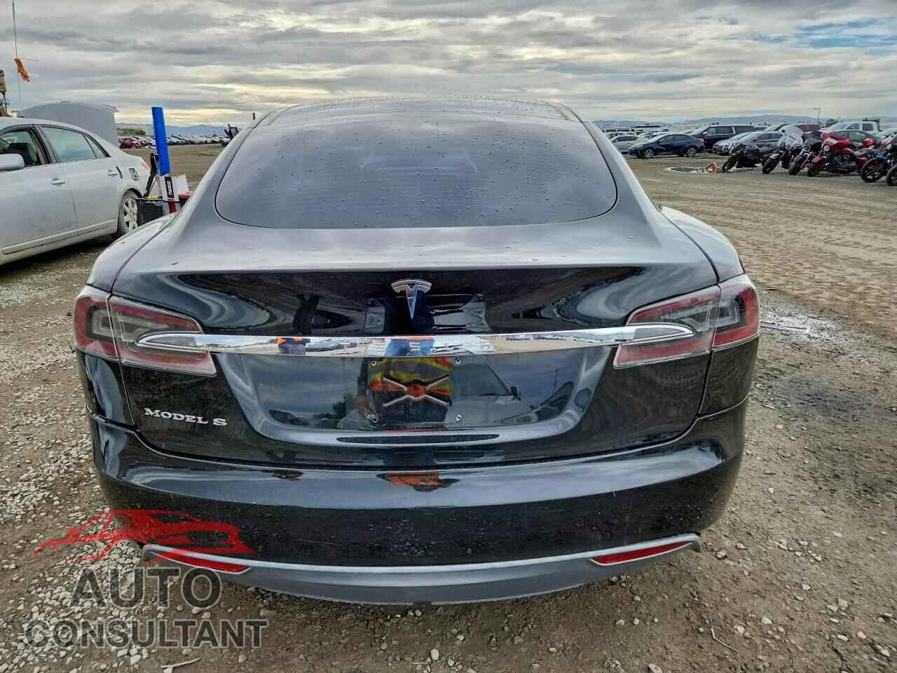 TESLA MODEL S 2013 - 5YJSA1DG8DFP03663