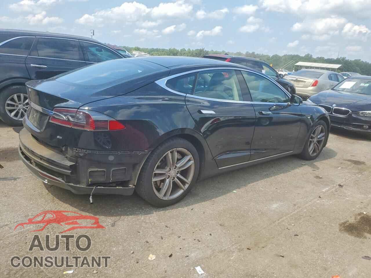 TESLA MODEL S 2015 - 5YJSA1H10FF080743