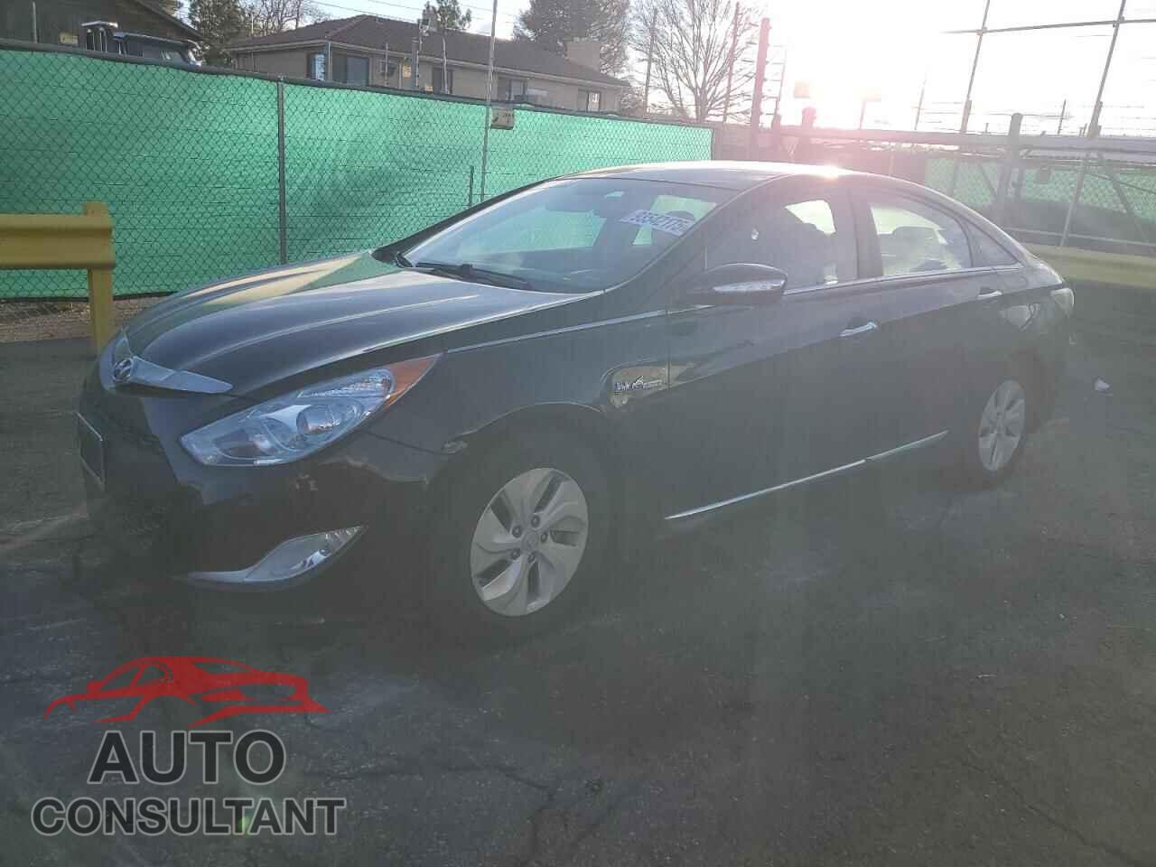 HYUNDAI SONATA 2015 - KMHEC4A49FA130413