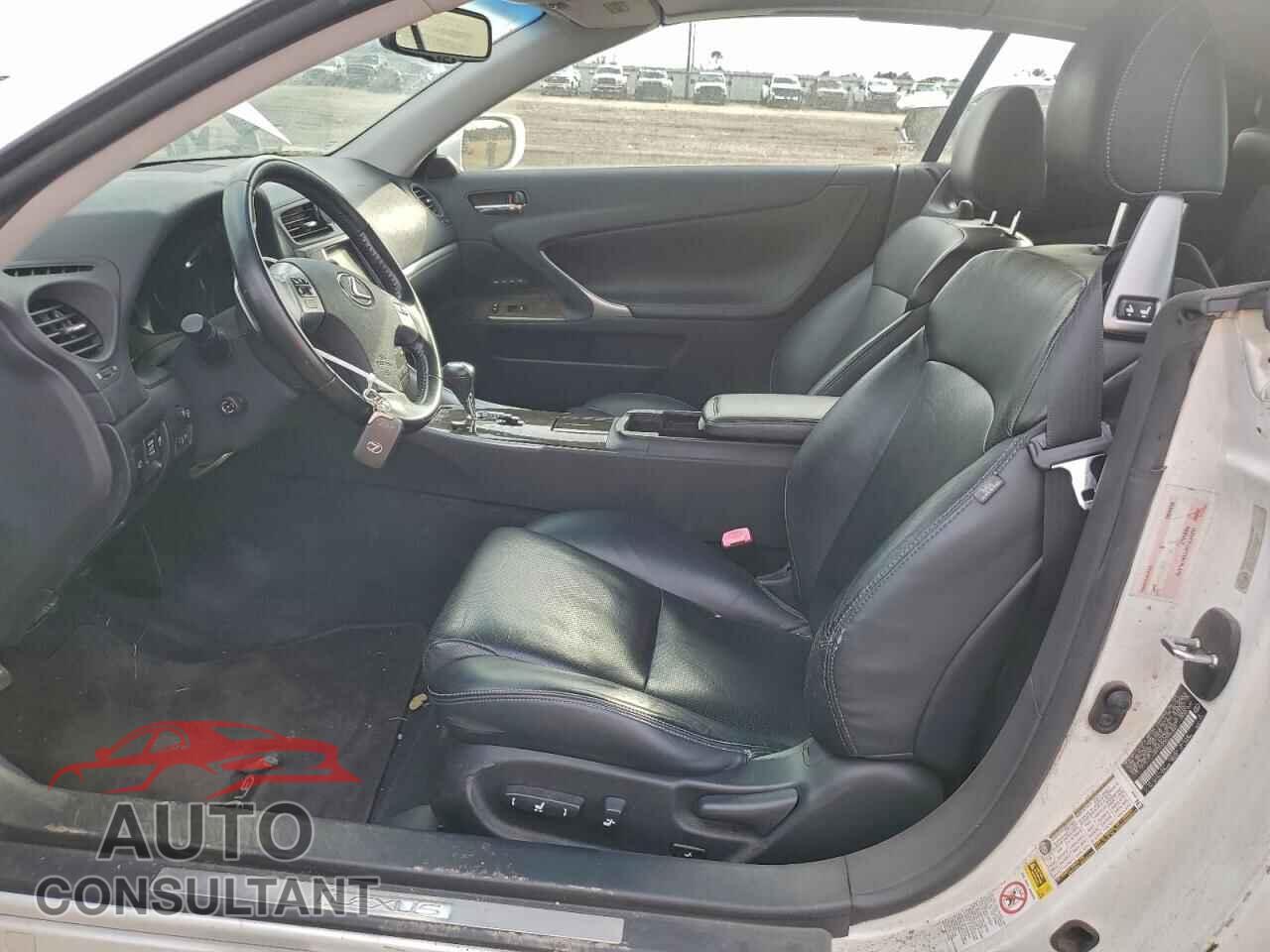 LEXUS IS 2011 - JTHFF2C20B2520822