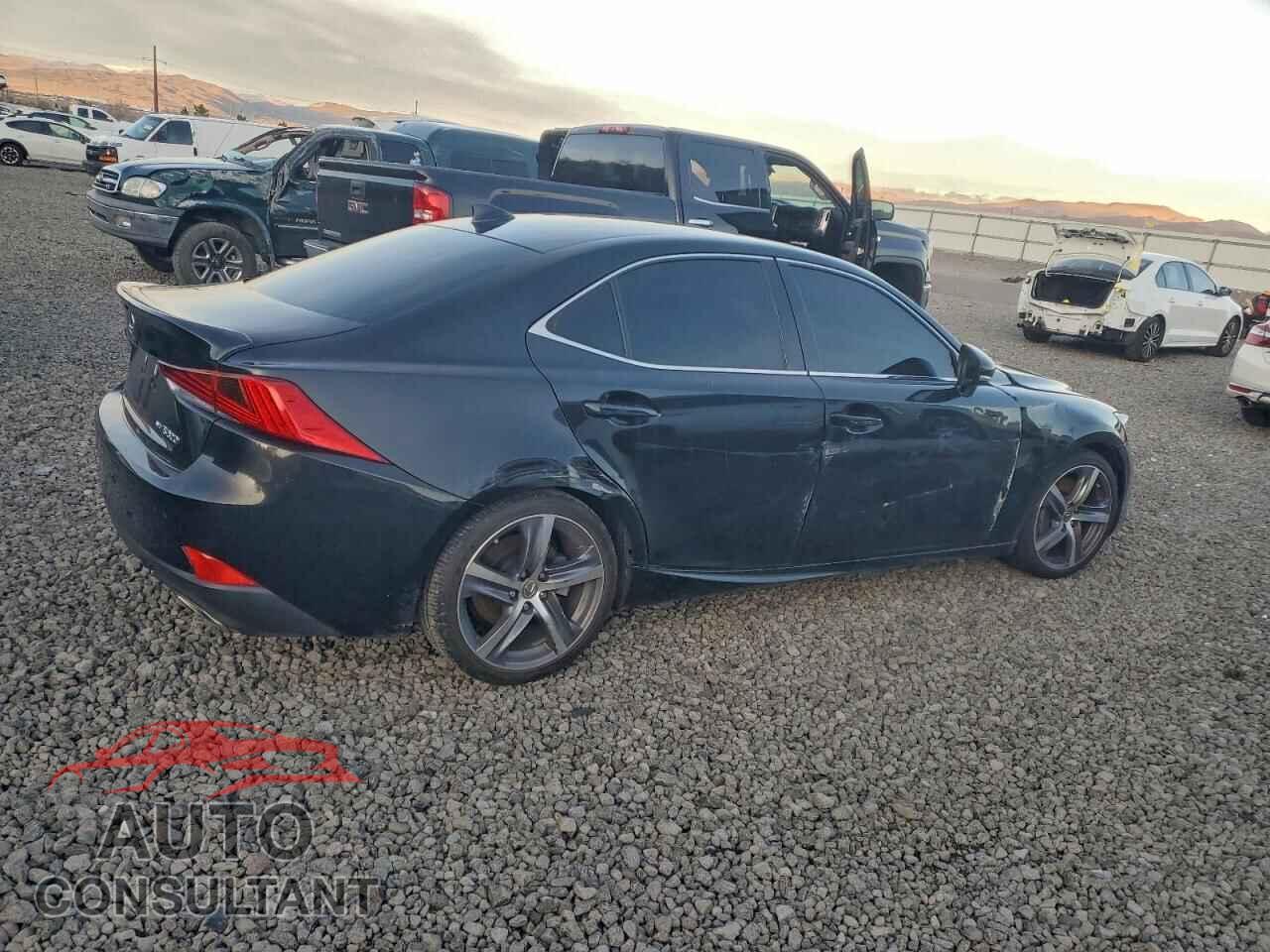 LEXUS IS 2018 - JTHC81D27J5026623