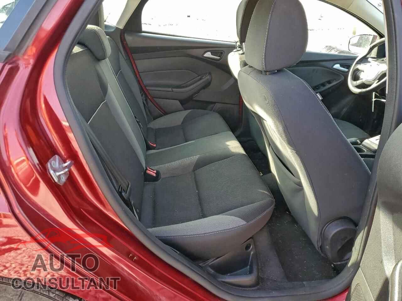 FORD FOCUS 2014 - 1FADP3F2XEL425440