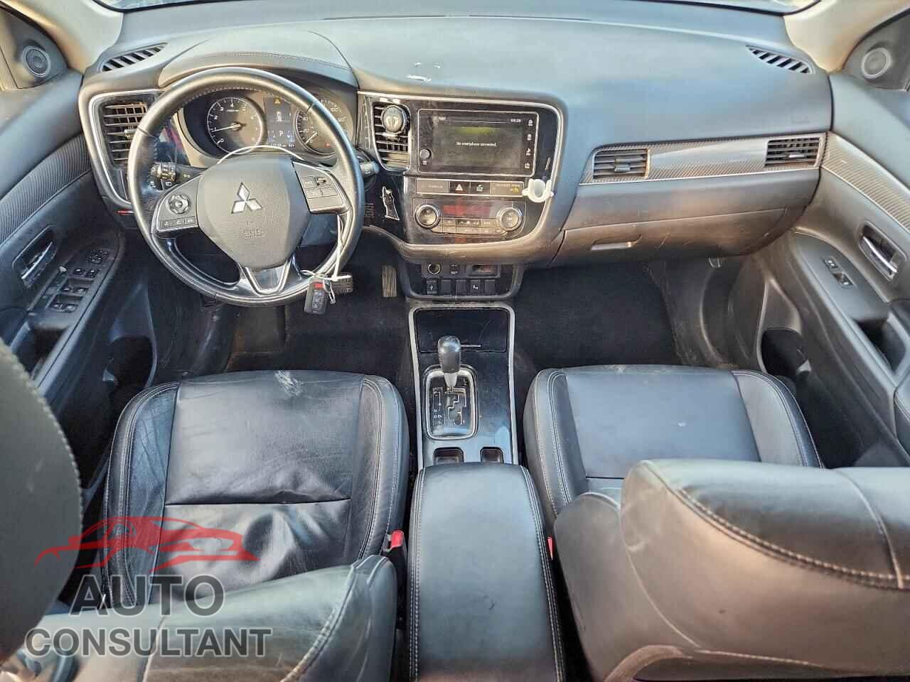 MITSUBISHI OUTLANDER 2019 - JA4AD3A39KZ015253