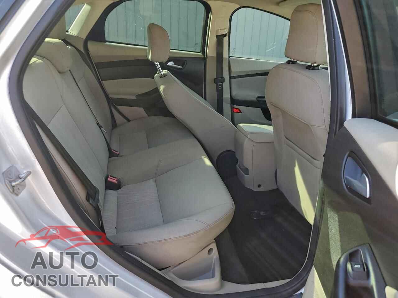 FORD FOCUS 2015 - 1FADP3F28FL344020
