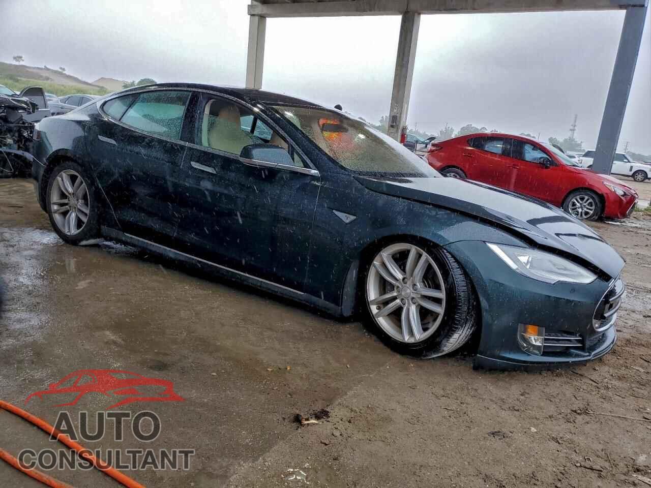 TESLA MODEL S 2013 - 5YJSA1DG2DFP03528