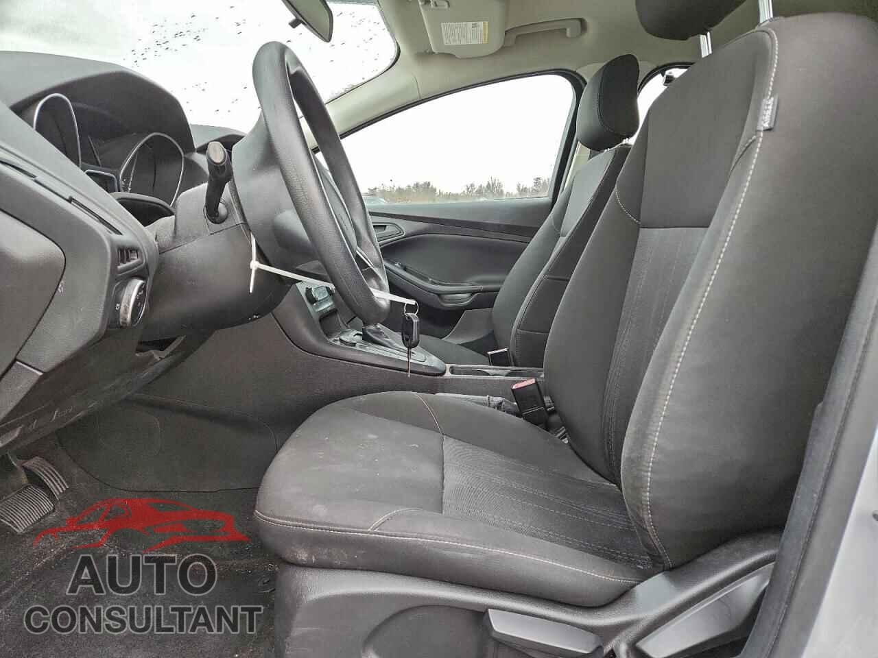 FORD FOCUS 2015 - 1FADP3E28FL285469