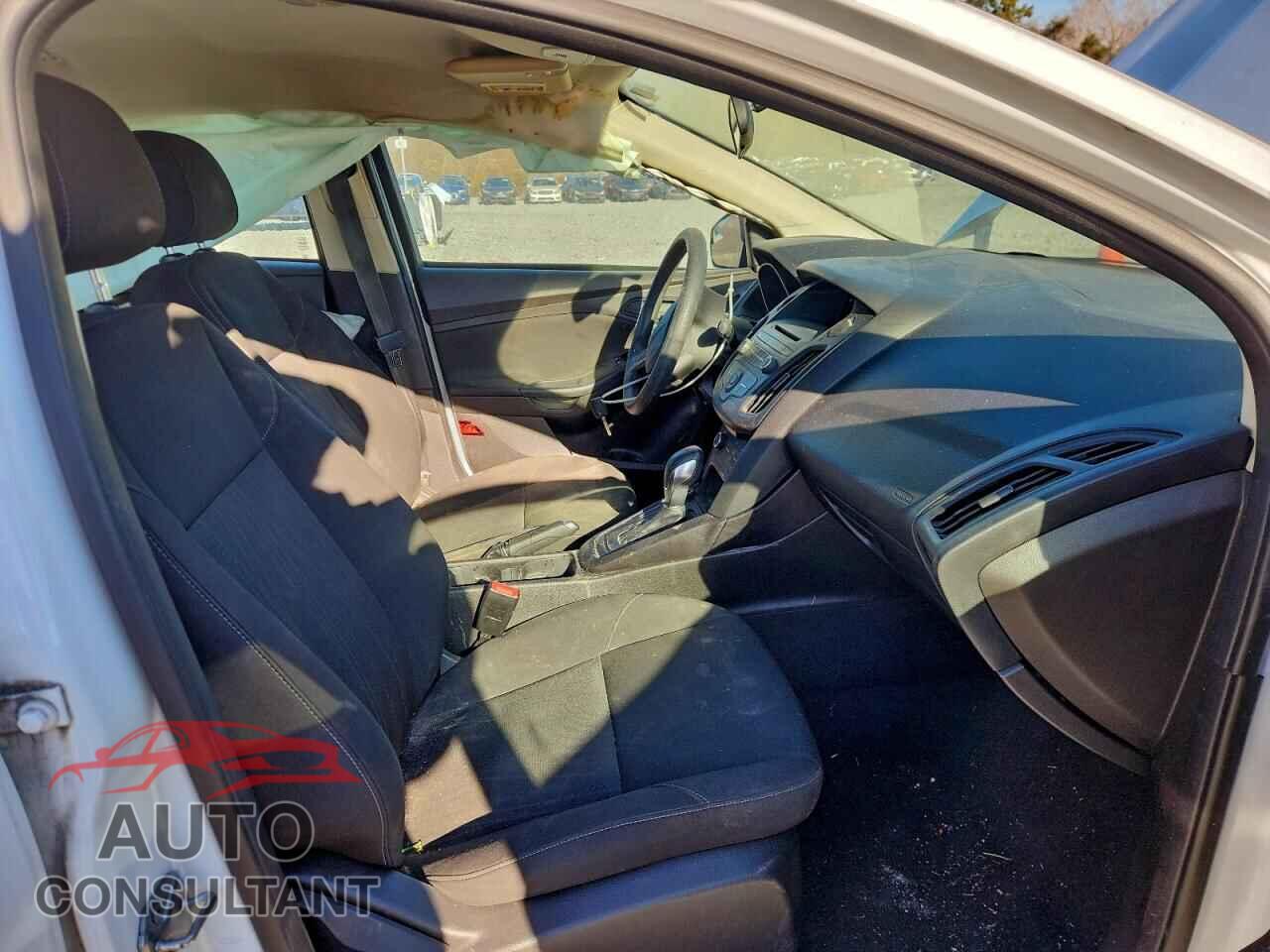 FORD FOCUS 2015 - 1FADP3E26FL362467
