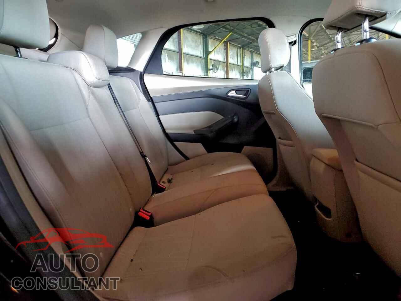 FORD FOCUS 2017 - 1FADP3K28HL211329