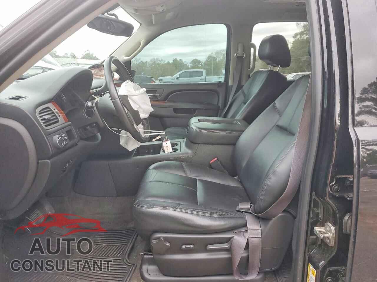 CHEVROLET TAHOE 2013 - 1GNSCBE09DR347923
