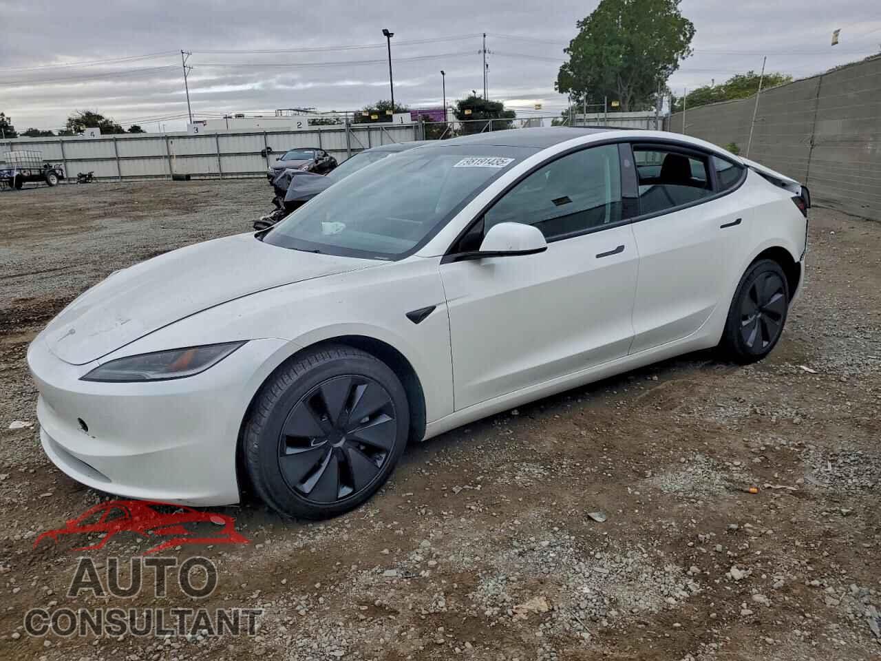 TESLA MODEL 3 2024 - 5YJ3E1EA2RF823677