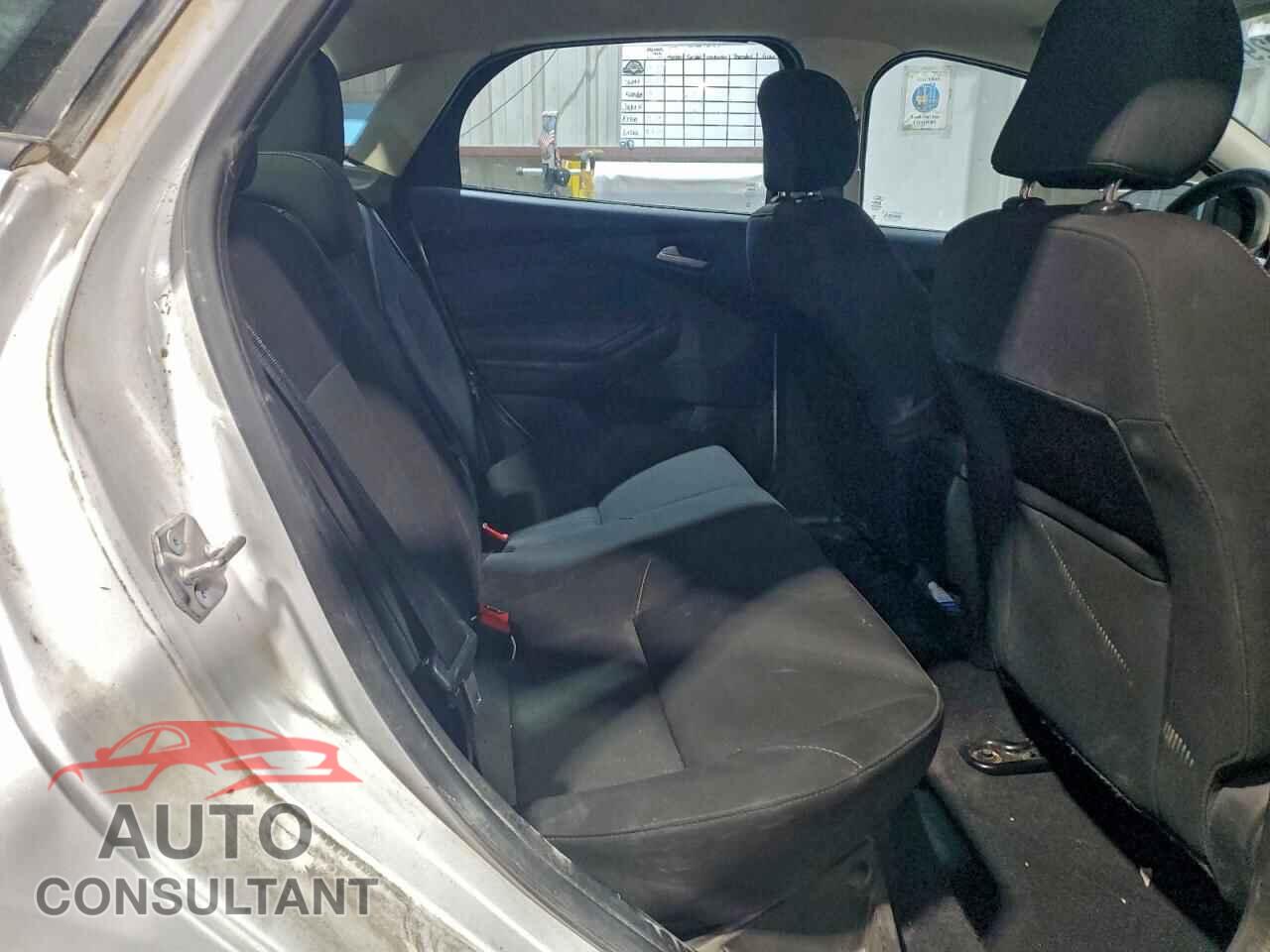 FORD FOCUS 2017 - 1FADP3F22HL284318
