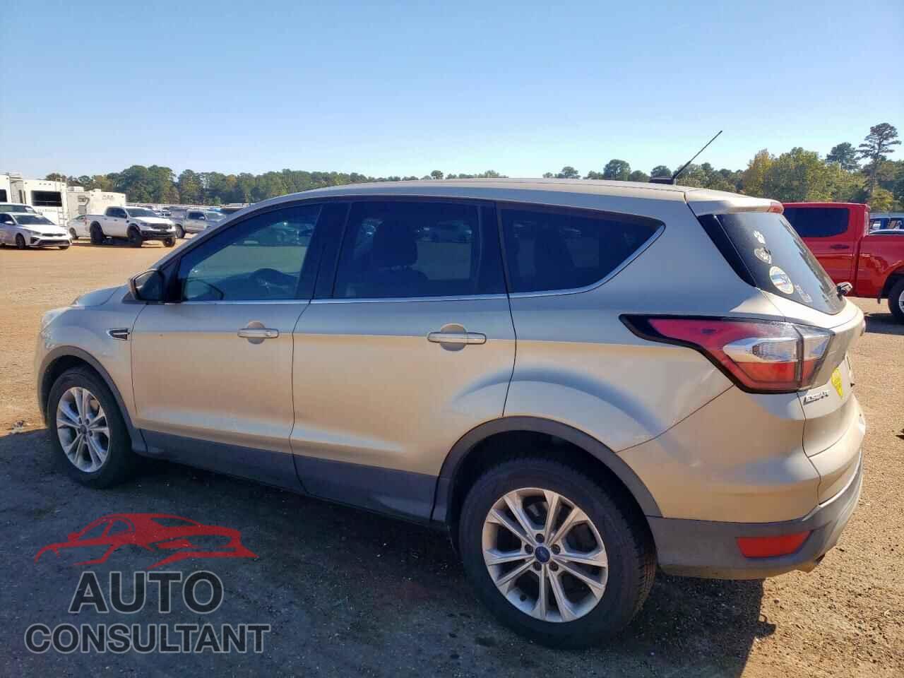 FORD ESCAPE 2017 - 1FMCU0GD4HUC49217