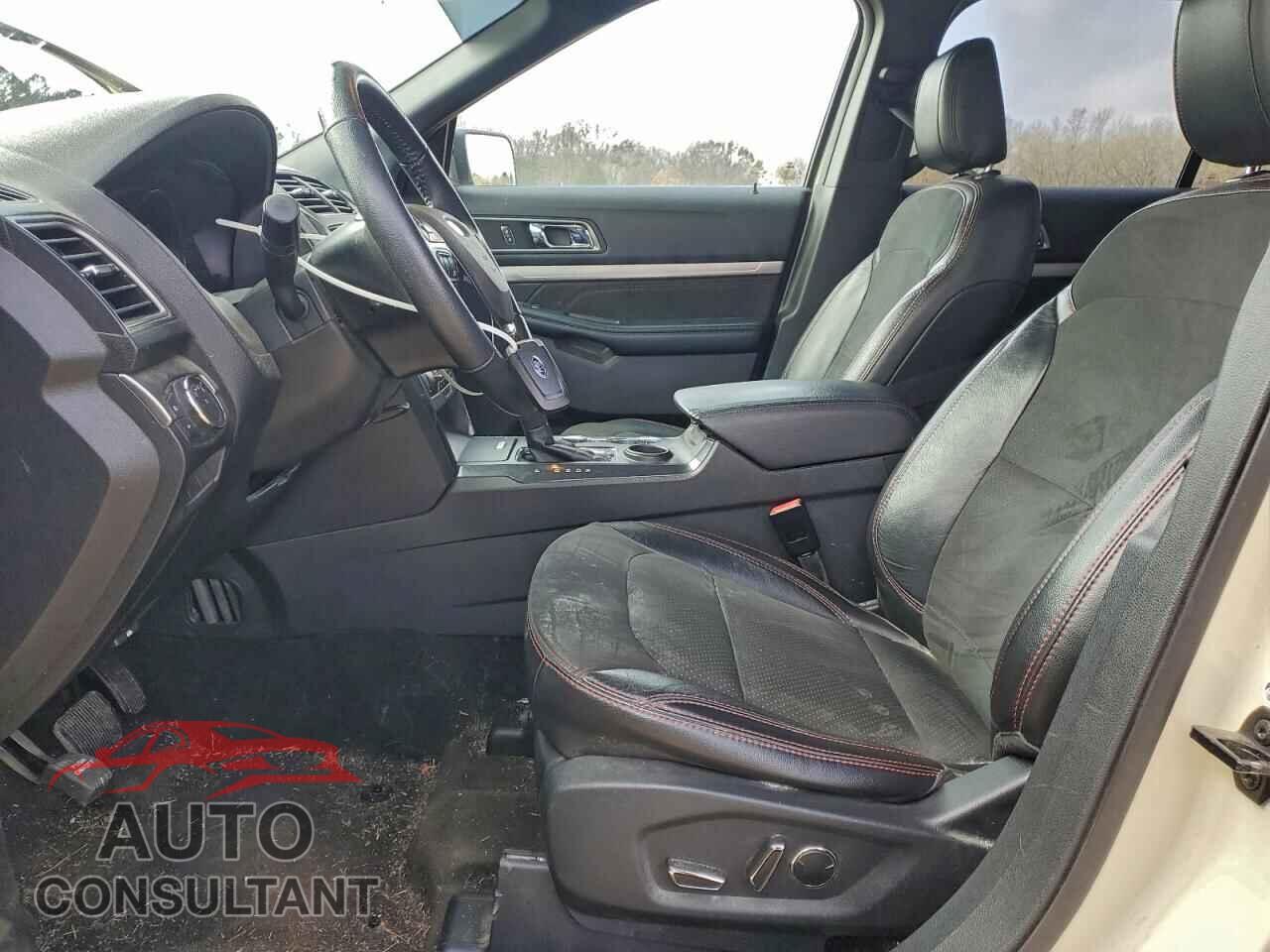 FORD EXPLORER 2018 - 1FM5K7D81JGA17841